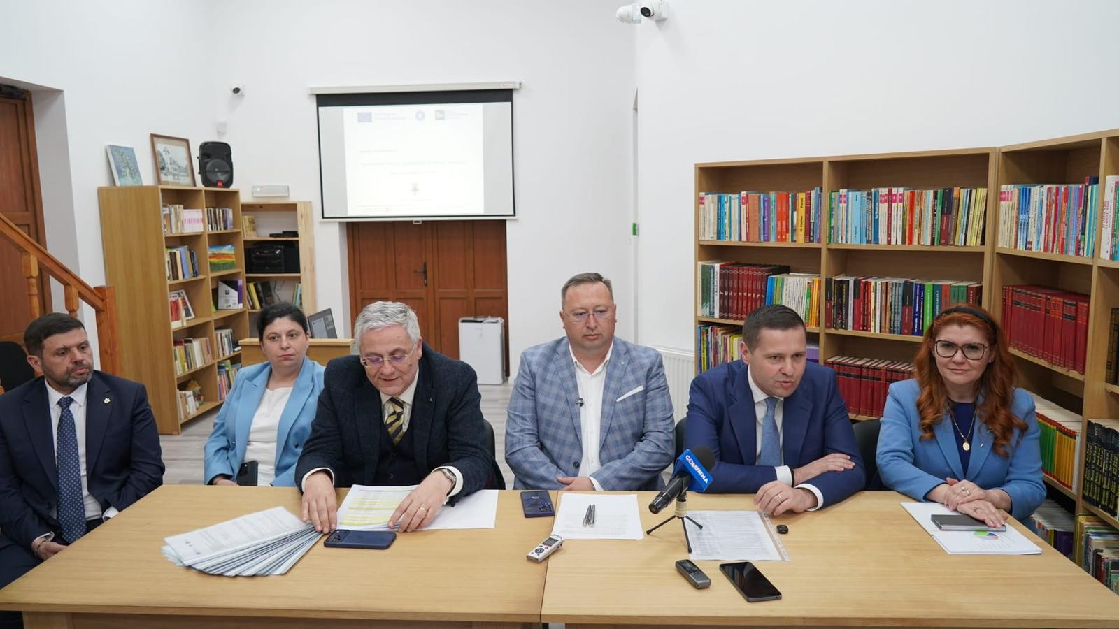 Investiții Regio în serie în Dâmbovița: 14 contracte semnate în două zile, aproape 324 milioane lei